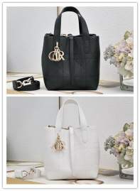 Picture of Chanel Handbags _SKUfw239869062fw